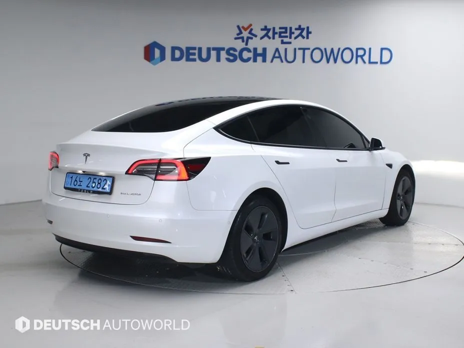 Tesla Model 3 — фото 3