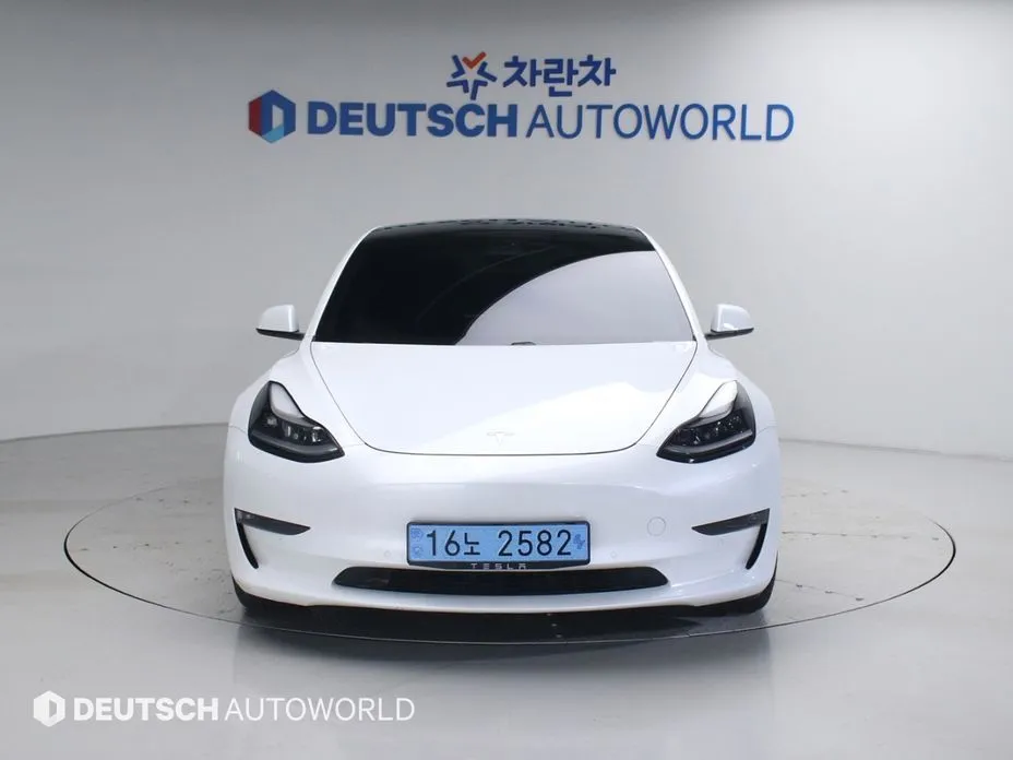 Tesla Model 3 — фото 9