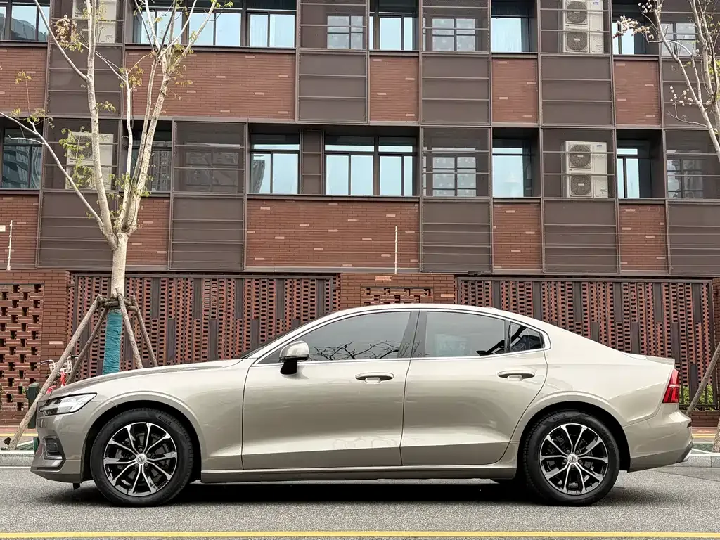 Volvo S60 — фото 6