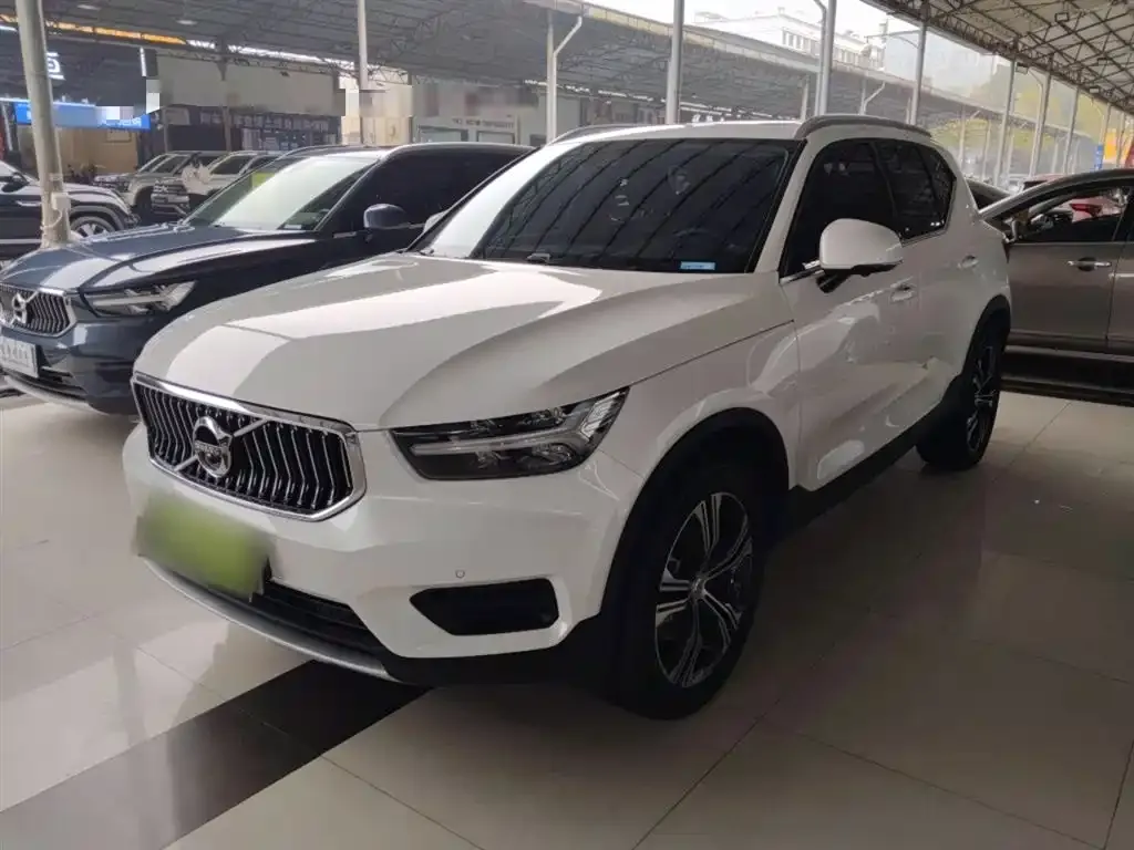Volvo XC40 — фото 4