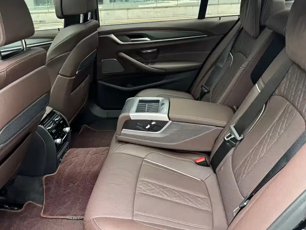 BMW 5 Series — фото 10