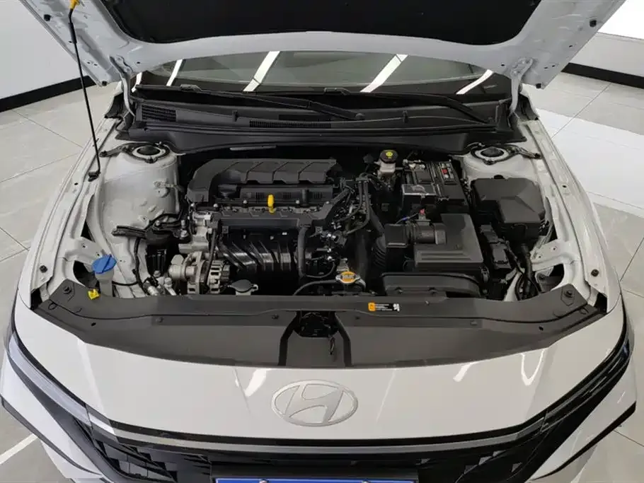 Hyundai Elantra — фото 10