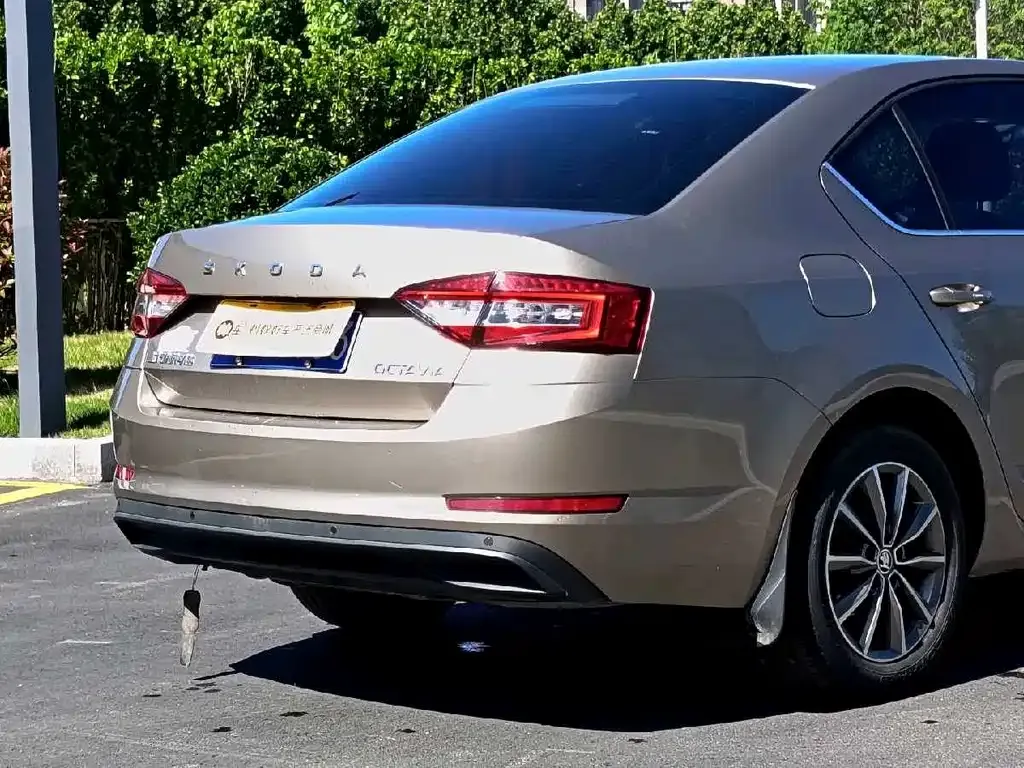 Skoda Octavia — фото 5