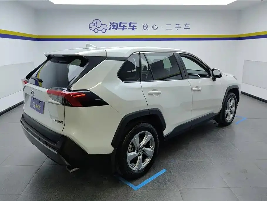 Toyota RAV4 — фото 3