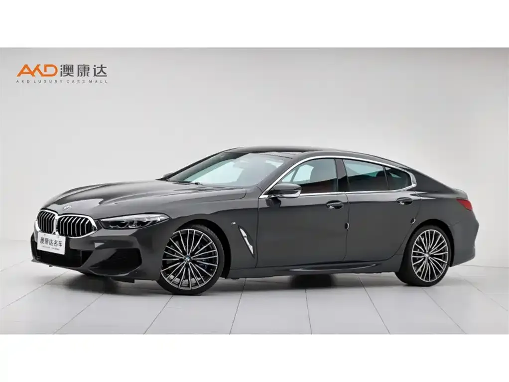 BMW 8 Series — фото 1