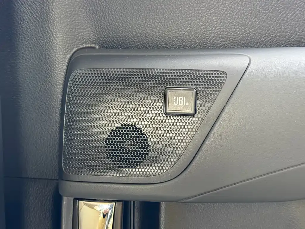 Toyota Alphard — фото 4