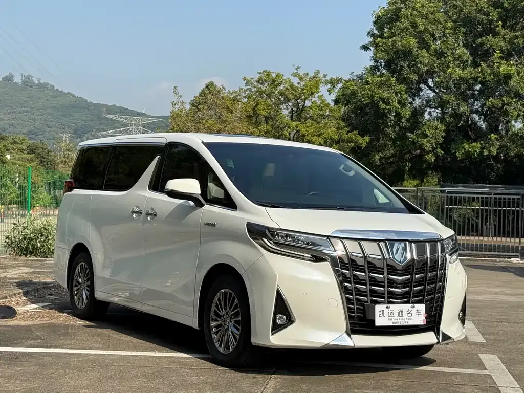 Toyota Alphard — фото 5