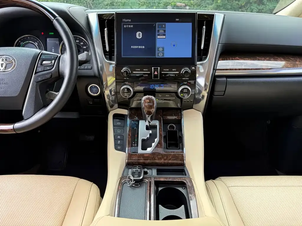 Toyota Alphard — фото 6