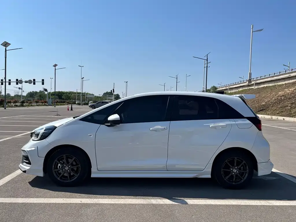 Honda Fit — фото 10