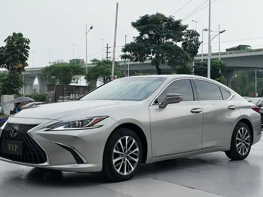 Lexus ES — фото 1