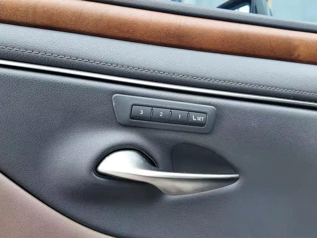 Lexus ES — фото 10