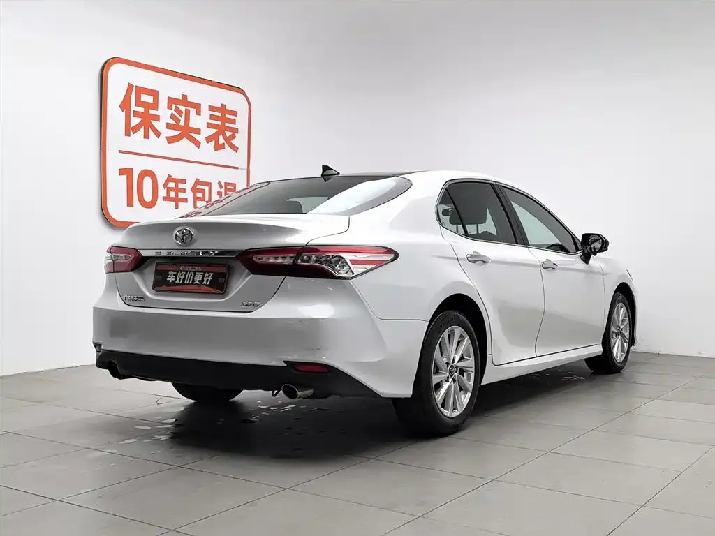 Toyota Camry — фото 3