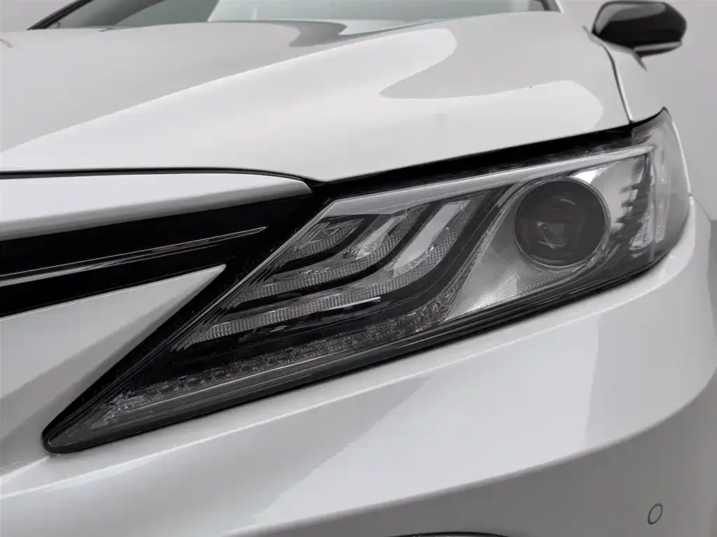 Toyota Camry — фото 5