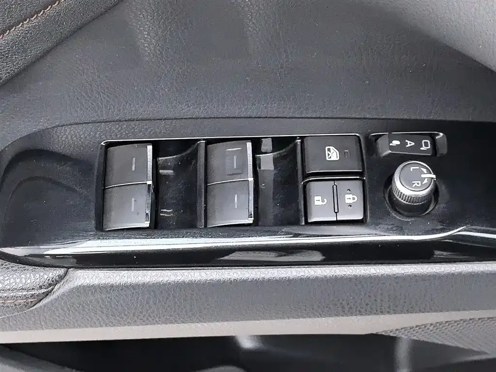 Toyota Camry — фото 8