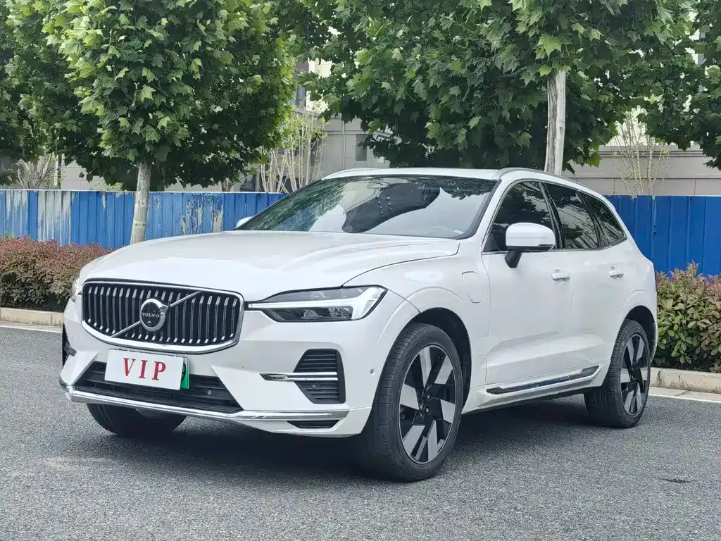 Volvo XC60 PHEV — фото 1