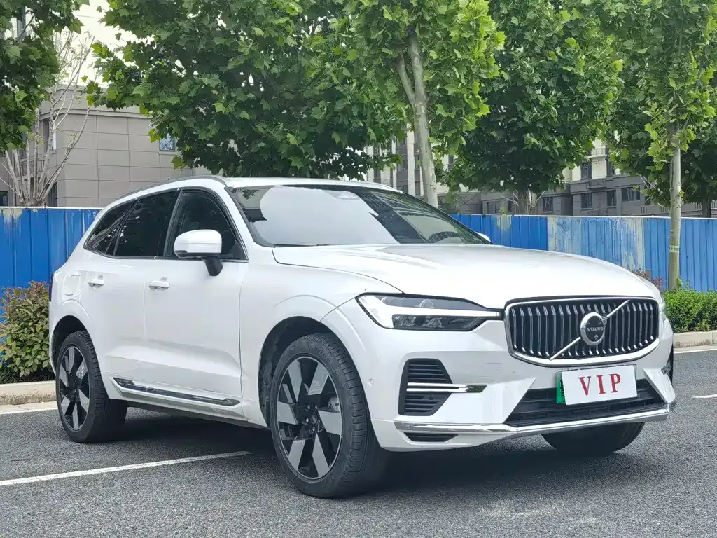 Volvo XC60 PHEV — фото 7