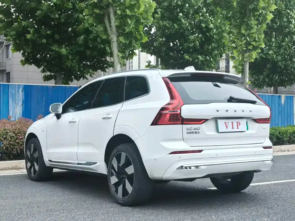 Volvo XC60 PHEV — фото 5