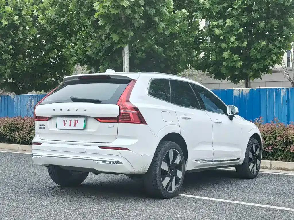 Volvo XC60 PHEV — фото 6