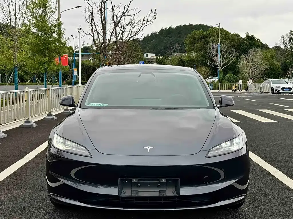 Tesla Model 3 — фото 8