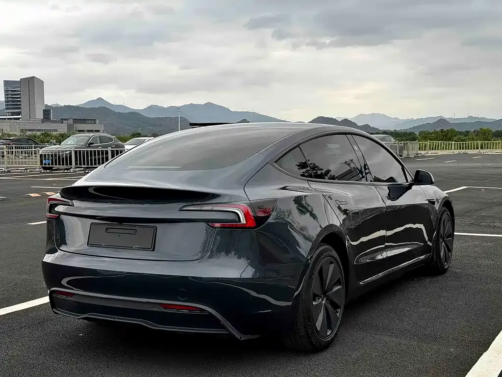 Tesla Model 3 — фото 5