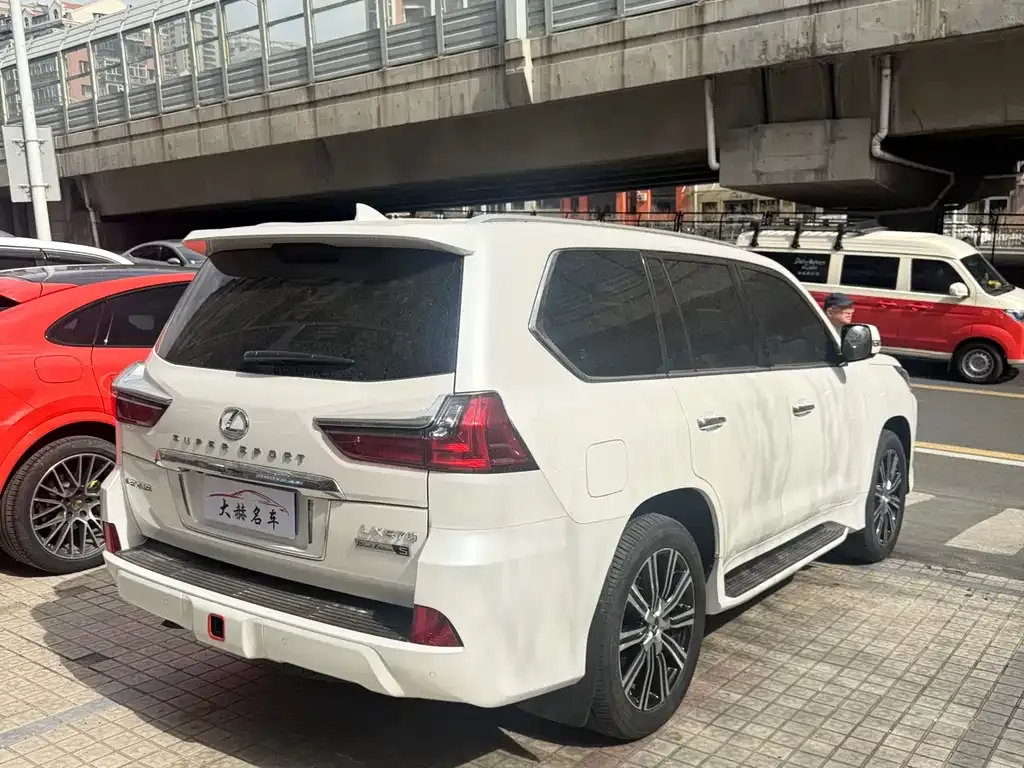 Lexus LX — фото 7
