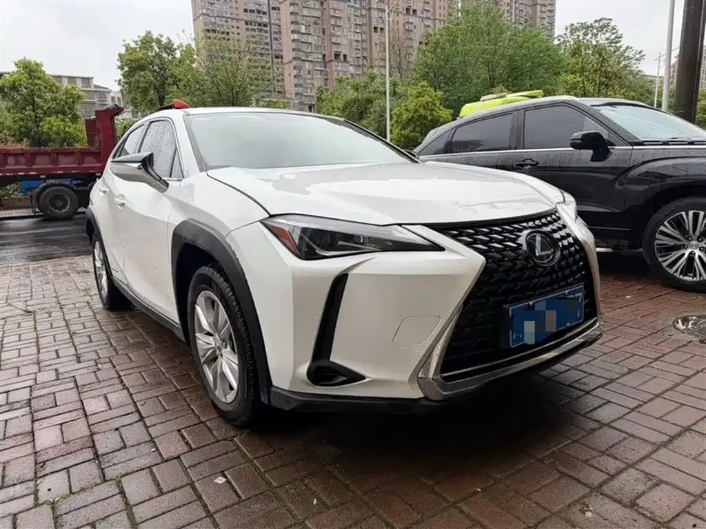 Lexus UX — фото 1