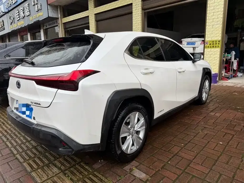 Lexus UX — фото 6