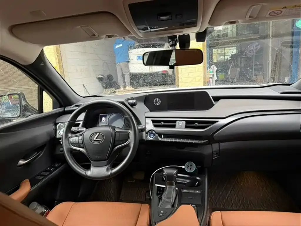 Lexus UX — фото 4