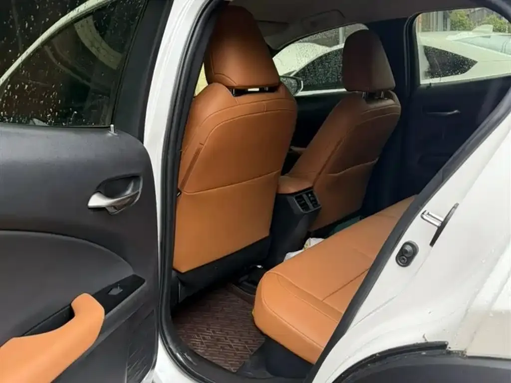 Lexus UX — фото 2