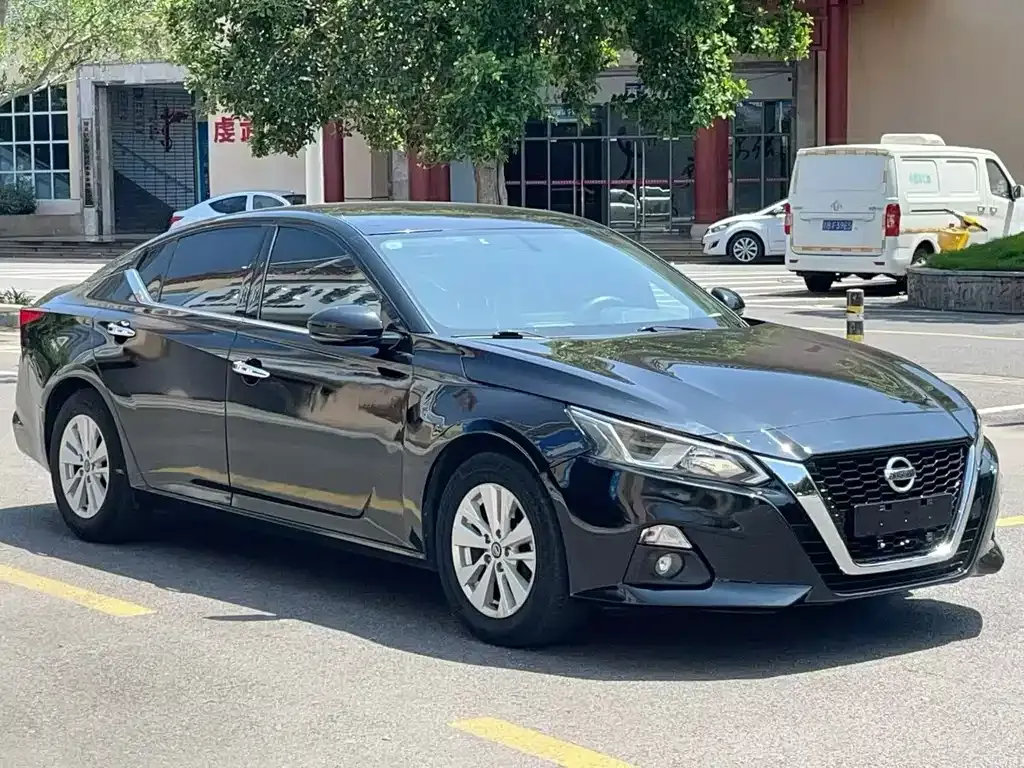 Nissan Teana — фото 1