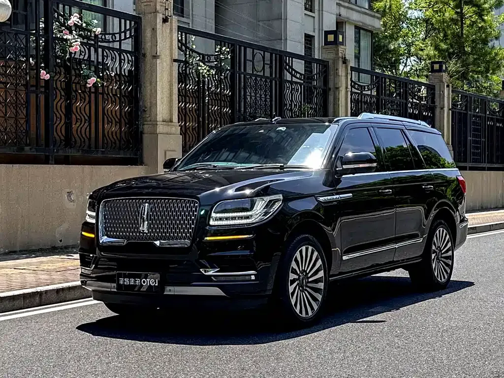 Lincoln Navigator — фото 1