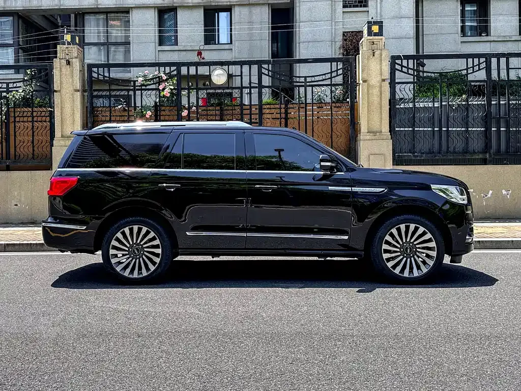 Lincoln Navigator — фото 10