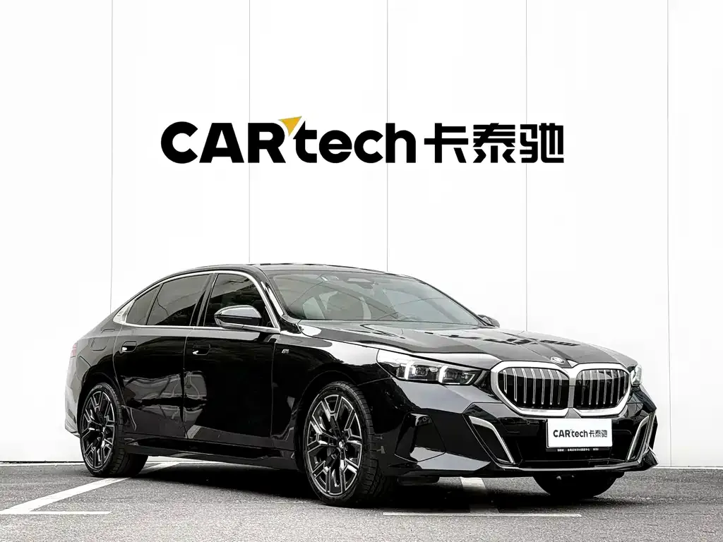 BMW 5 Series — фото 7