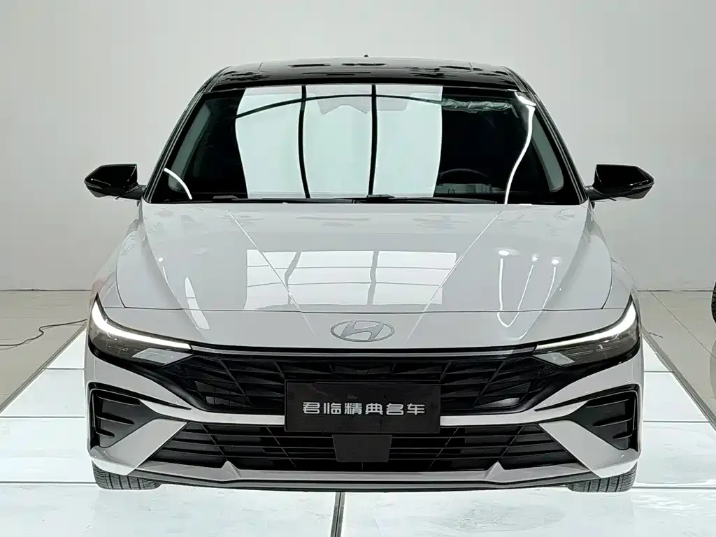 Hyundai Elantra — фото 3