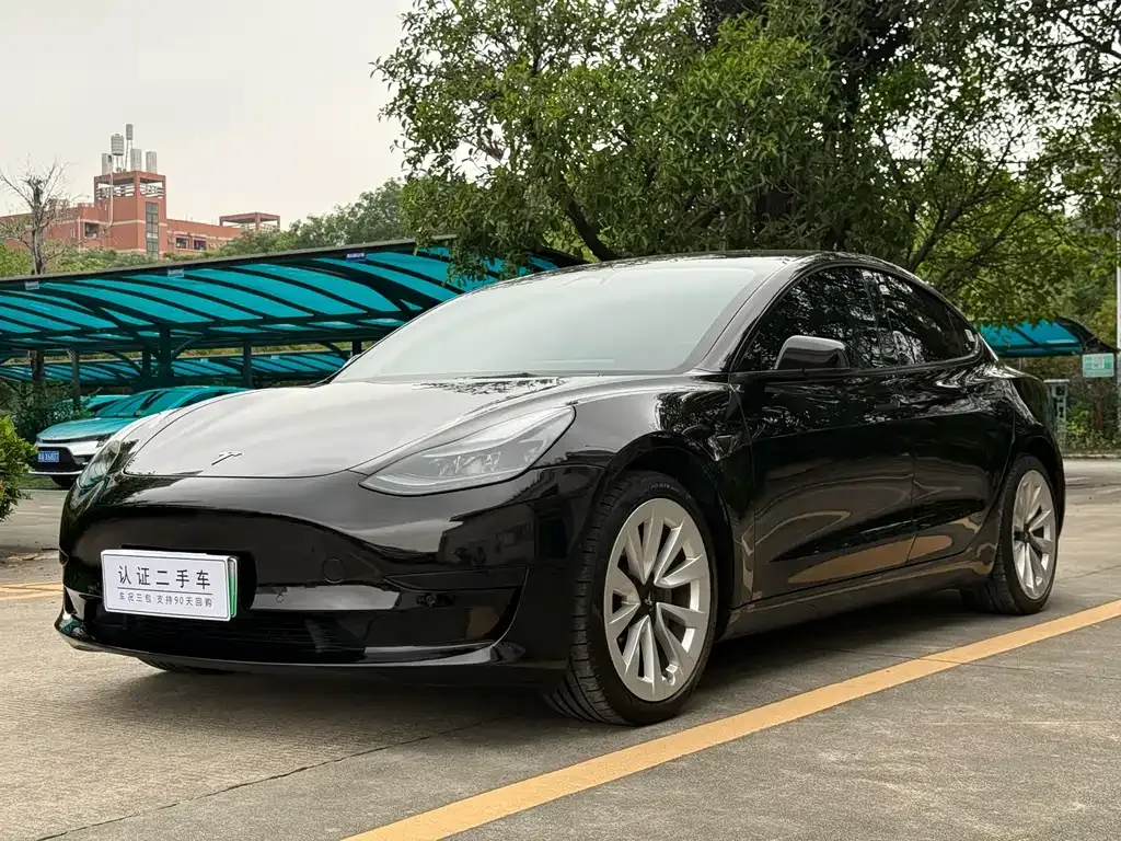 Tesla Model 3 — фото 1