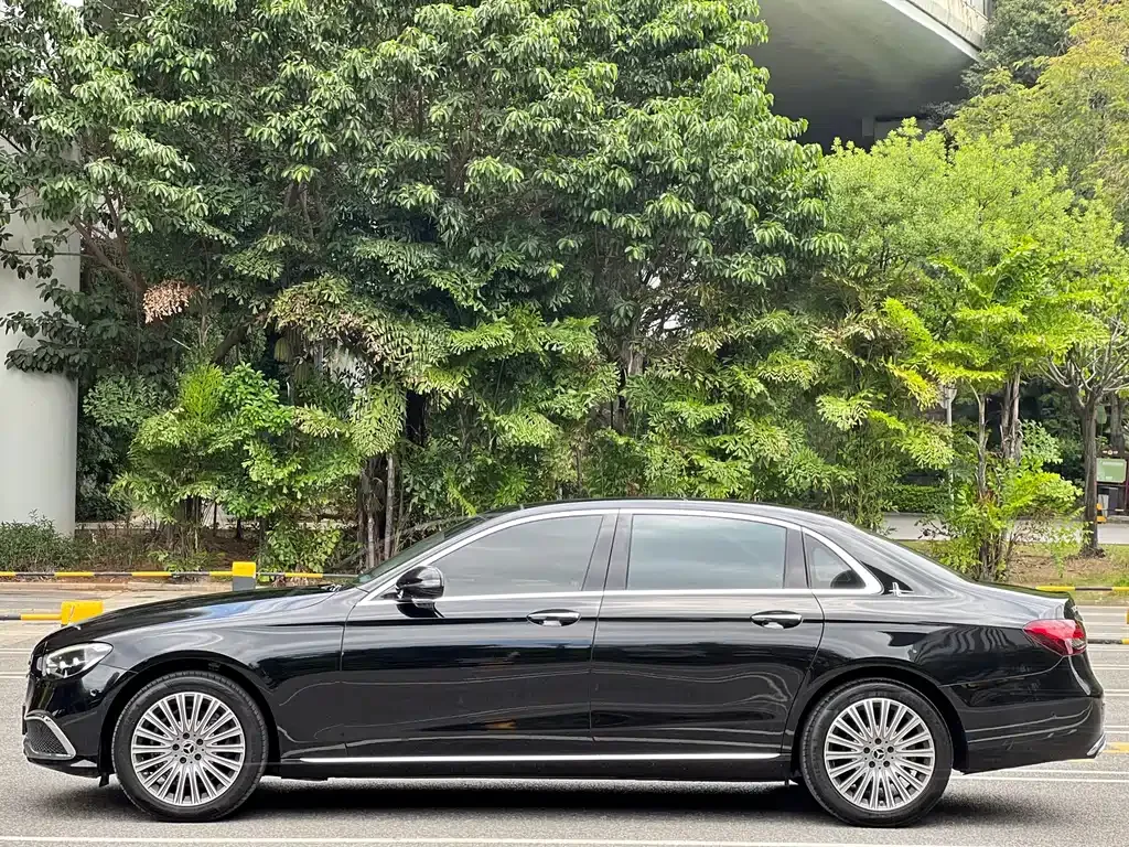 Mercedes-Benz E-Class — фото 9