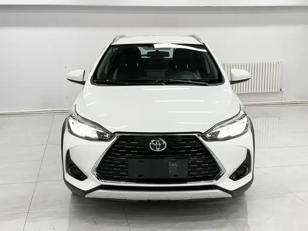 Toyota Yaris L — фото 2