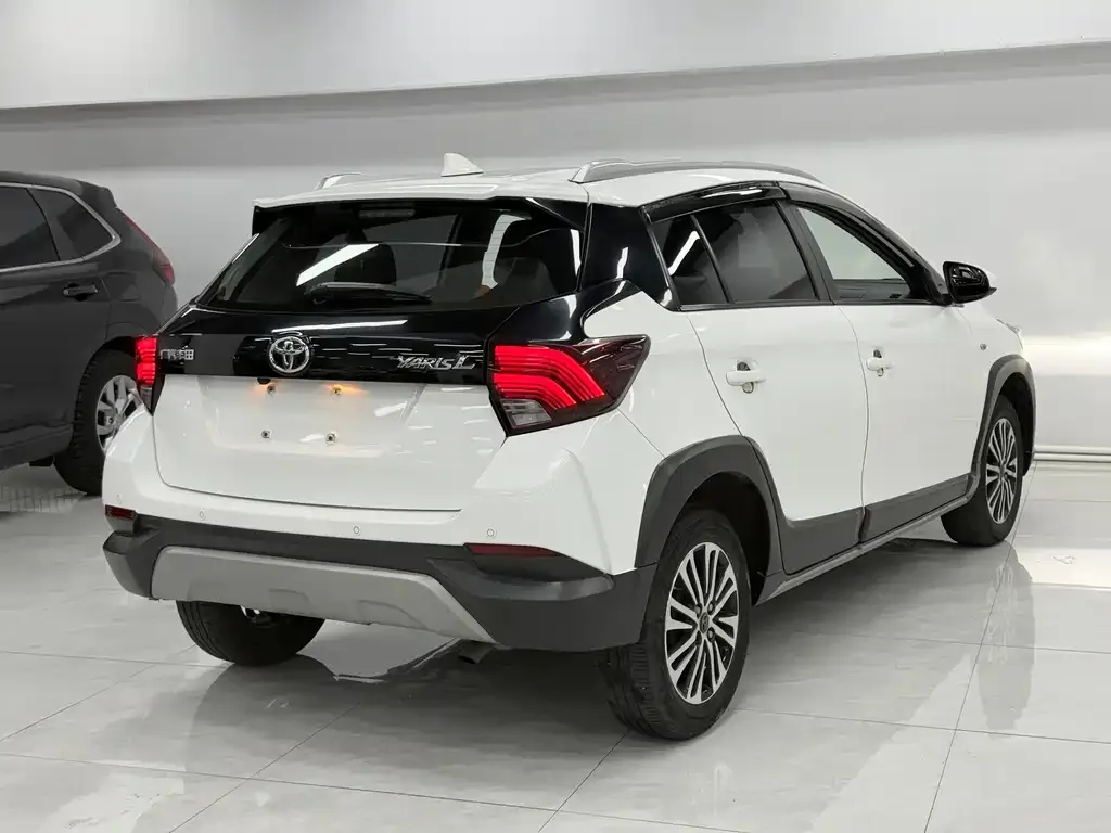 Toyota Yaris L — фото 9