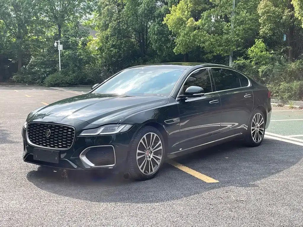Jaguar XFL — фото 1