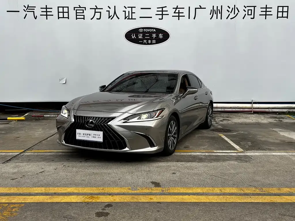 Lexus ES — фото 1