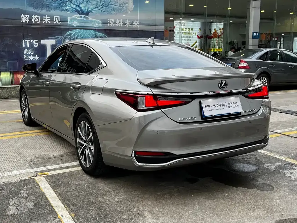 Lexus ES — фото 8