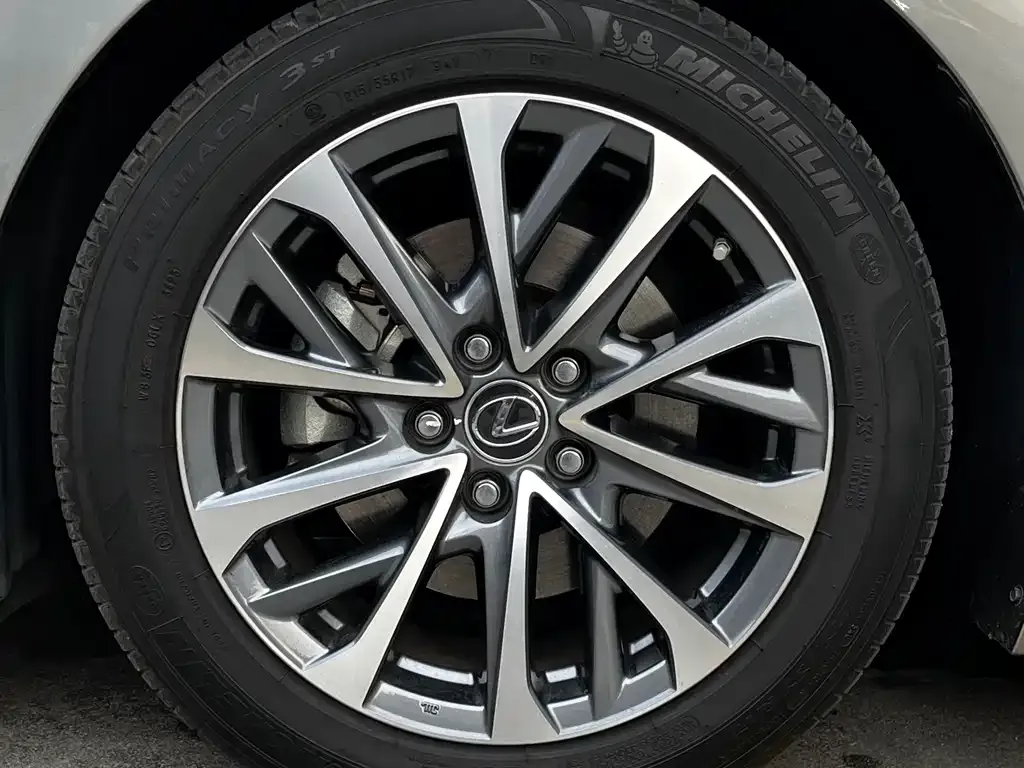 Lexus ES — фото 10