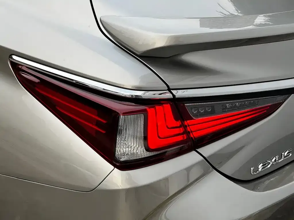 Lexus ES — фото 2
