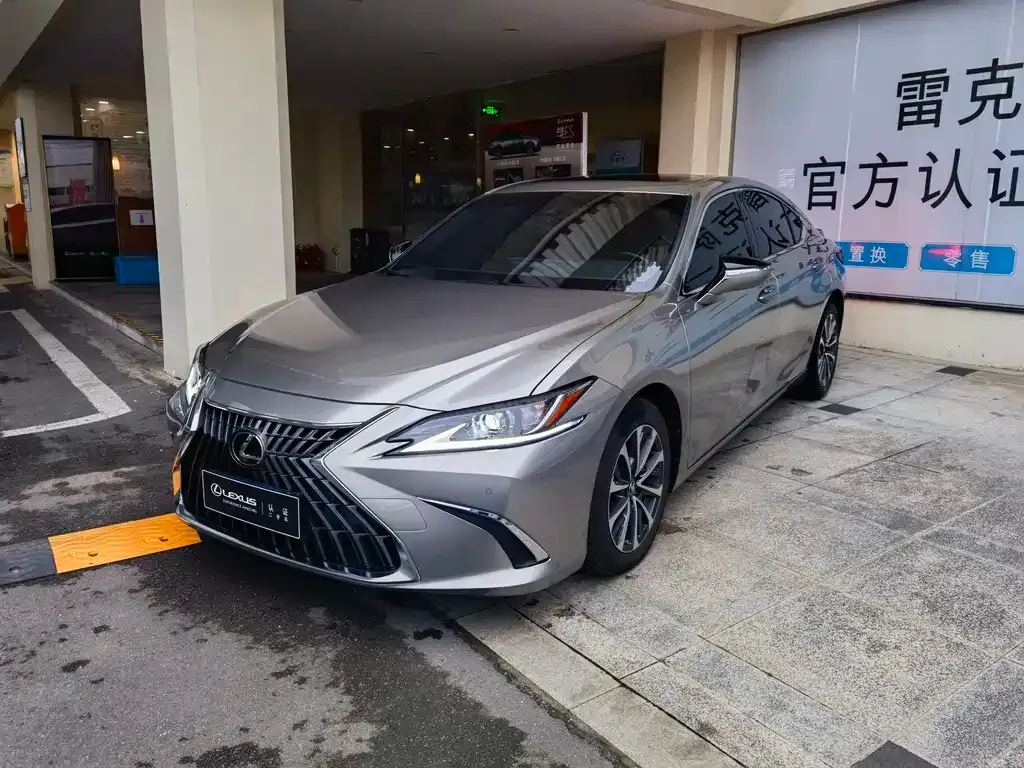 Lexus ES — фото 1