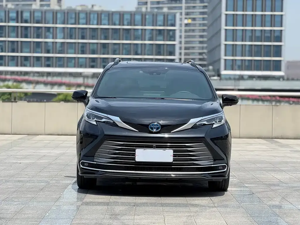 Toyota Sienna — фото 5