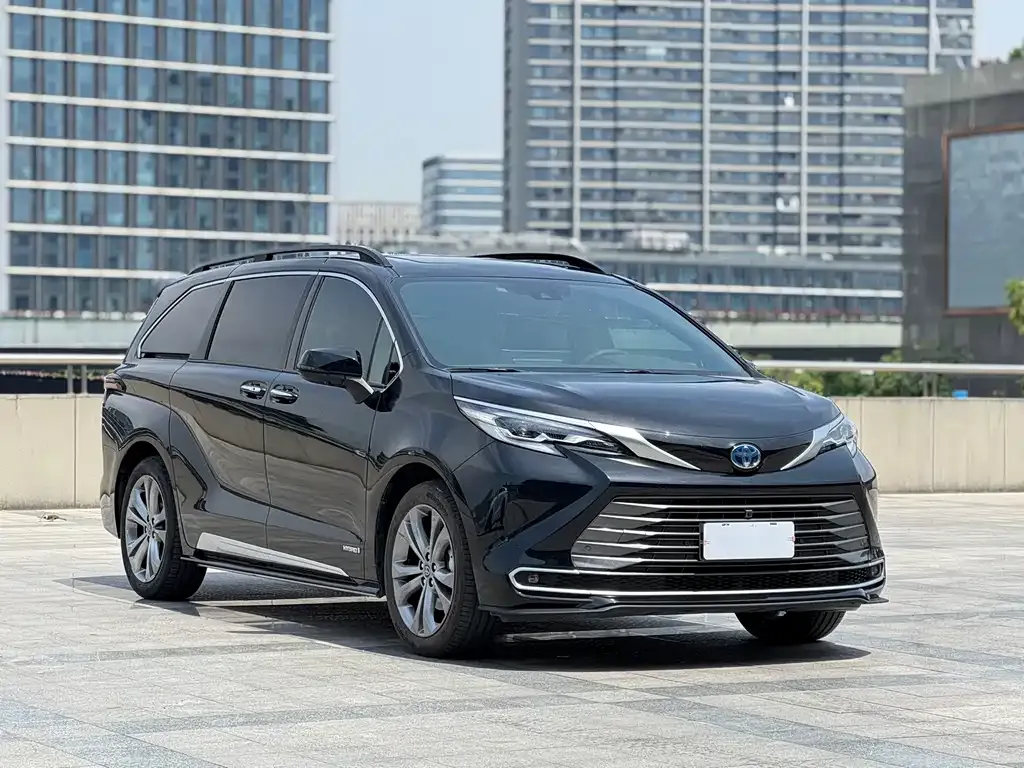Toyota Sienna — фото 2