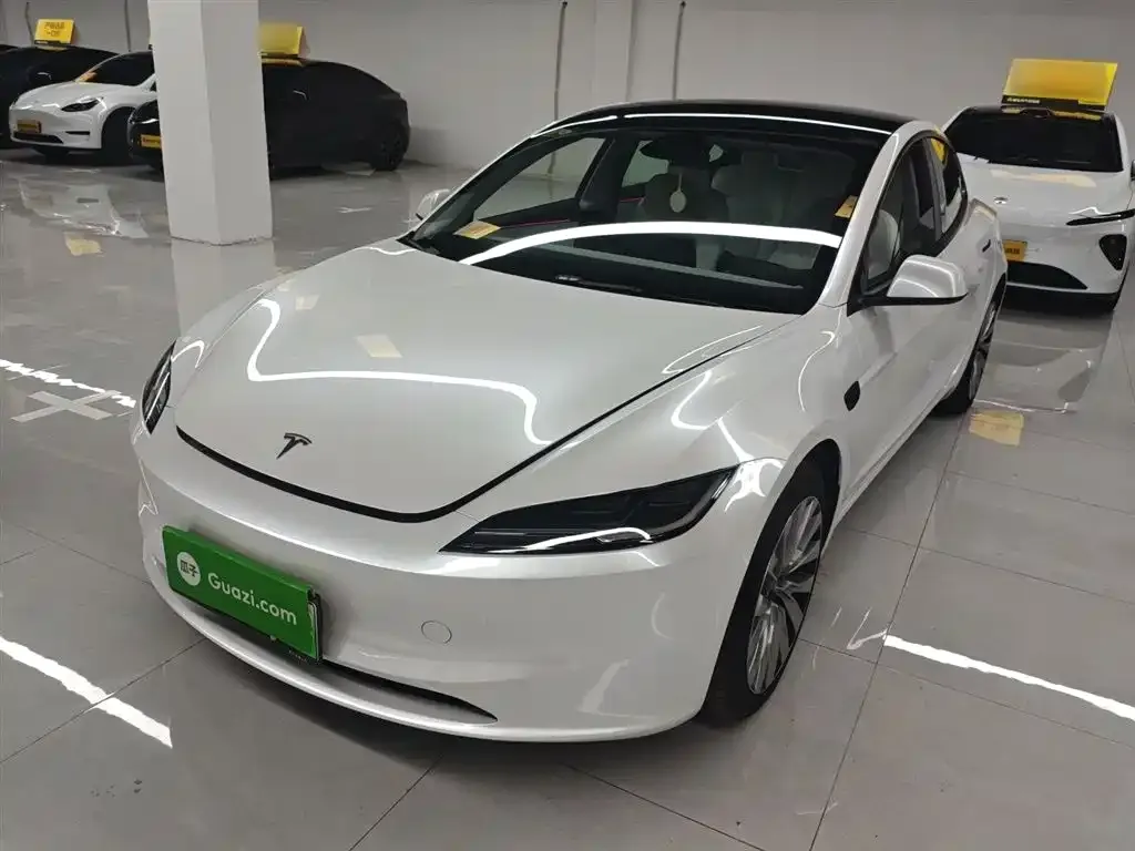 Tesla Model 3 — фото 1