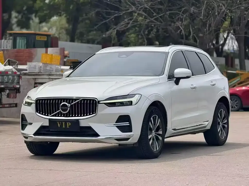 Volvo XC60 — фото 1