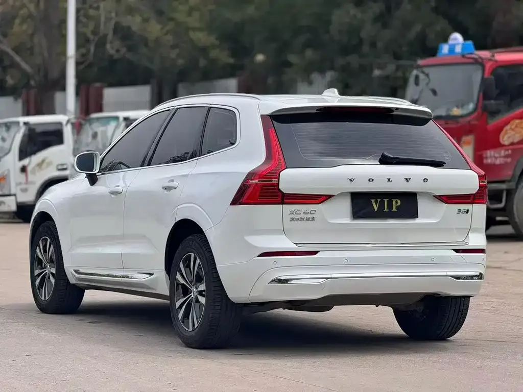 Volvo XC60 — фото 9