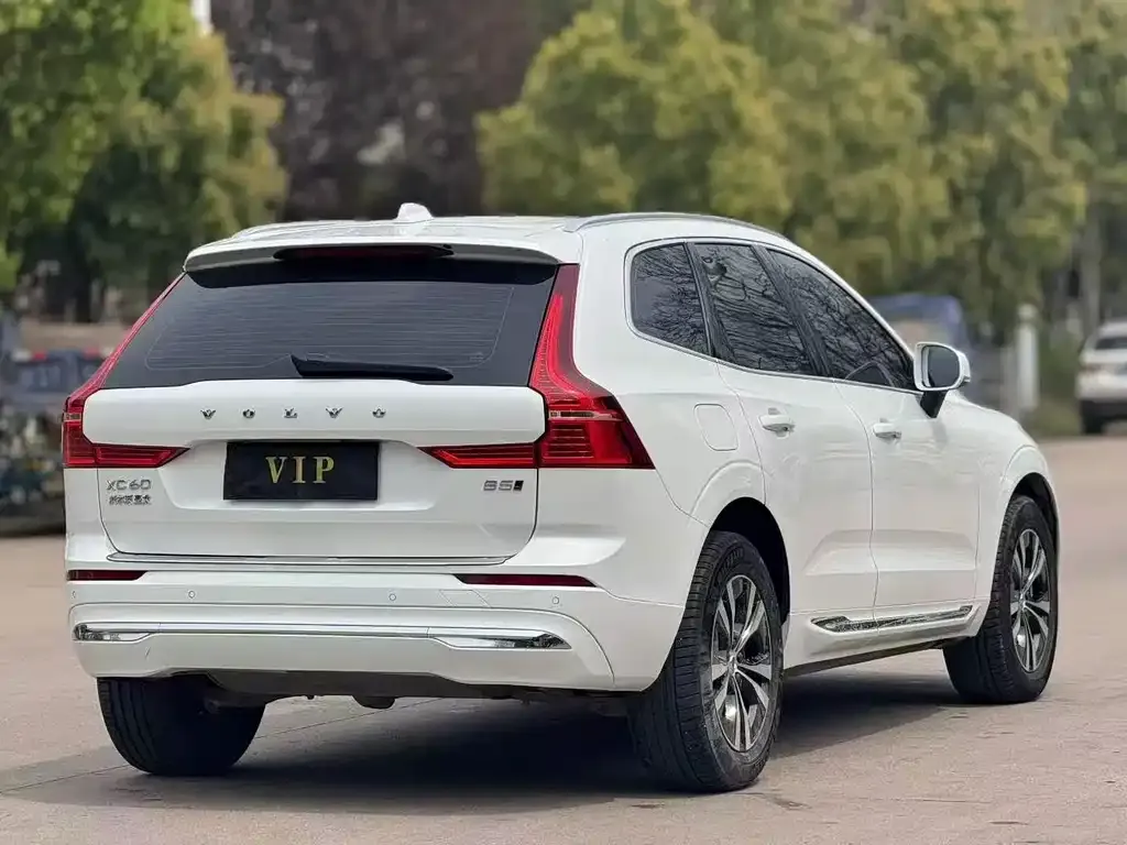 Volvo XC60 — фото 10